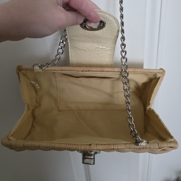 Vintage Wicker Hardcase shoulder bag with silver chain Cream Lining - Picture 4 of 7